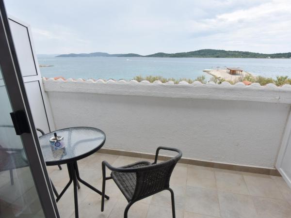 Pansion Karoca : photo 5 de la chambre chambre triple 1 - vue sur mer