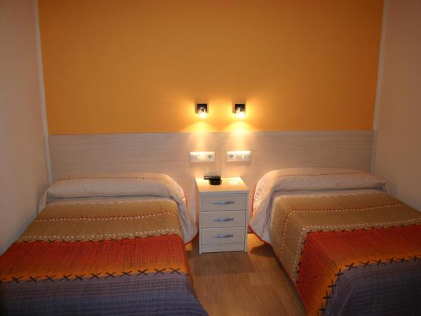 Hostal Hispanico I : photo 10 de la chambre chambre quadruple