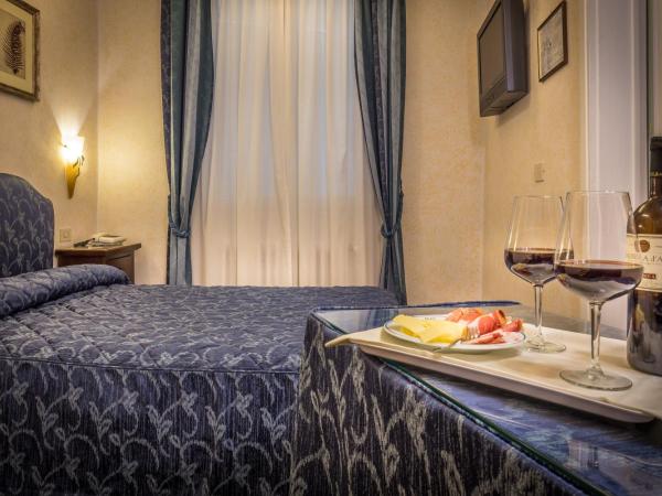 Hotel Alessandra : photo 1 de la chambre petite chambre double basique
