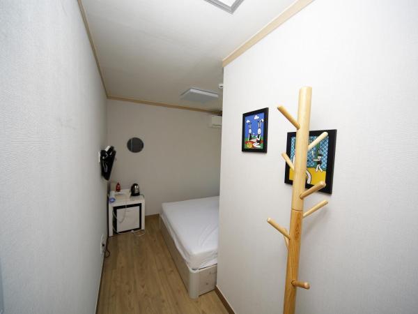 24 Guesthouse KyungHee University : photo 3 de la chambre chambre double