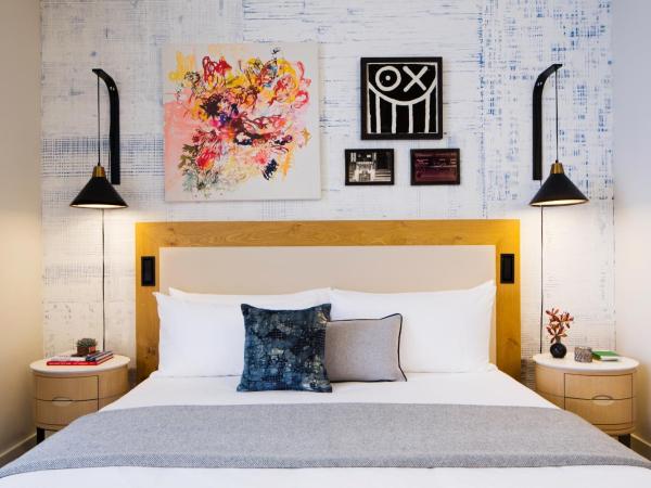 Hotel 50 Bowery, part of JdV by Hyatt : photo 6 de la chambre chambre lit king-size - vue sur pont