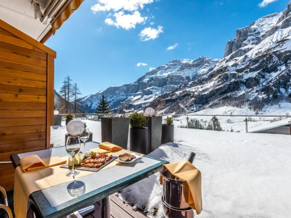 Hotel Restaurant Waldhaus : photo 6 de la chambre chambre double supérieure avec balcon et vue sur la montagne