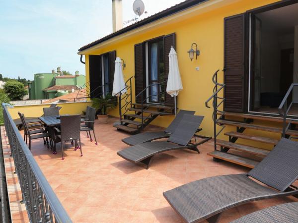 Rooms Figarola : photo 3 de la chambre chambre double avec terrasse - vue sur jardin