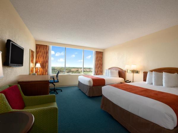 Ramada by Wyndham Kissimmee Gateway - Free Theme Park Shuttle : photo 3 de la chambre chambre tour deluxe 2 lits queen-size