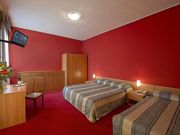 Hotel Nazionale : photo 2 de la chambre chambre quadruple