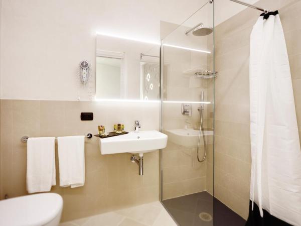 Addauro Resort : photo 6 de la chambre chambre double ou lits jumeaux deluxe - vue sur piscine