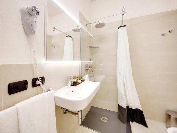 Addauro Resort : photo 3 de la chambre chambre double ou lits jumeaux deluxe - vue sur piscine