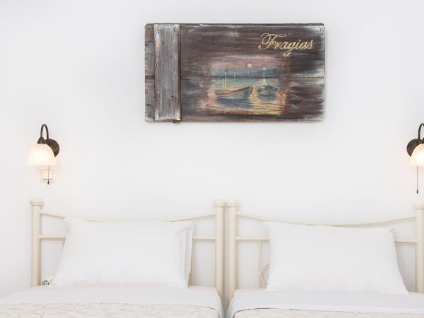 Fragias Studios & Apartments : photo 4 de la chambre studio Économique avec terrasse privée (demi sous-sol)