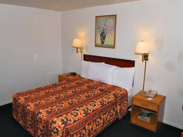 Stone Inn Extended Stay U of A : photo 2 de la chambre chambre lit queen-size - fumeurs