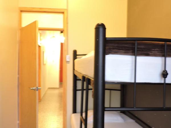 Capsule Hostel : photo 5 de la chambre chambre double avec balcon