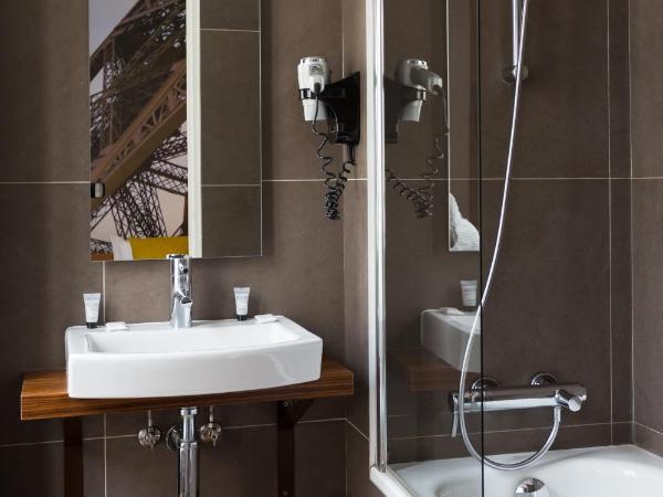 Le 20 Prieuré Hôtel : photo 5 de la chambre chambre triple