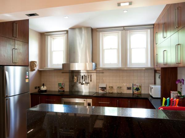 Lowena Cafe and Accommodation : photo 7 de la chambre chambre double avec salle de bains commune