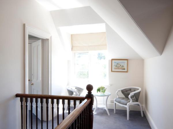 Lowena Cafe and Accommodation : photo 10 de la chambre chambre double avec salle de bains commune