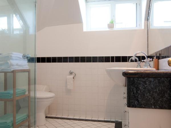 Lowena Cafe and Accommodation : photo 8 de la chambre chambre double avec salle de bains commune