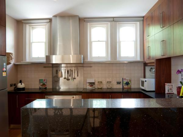 Lowena Cafe and Accommodation : photo 3 de la chambre chambre double avec salle de bains commune