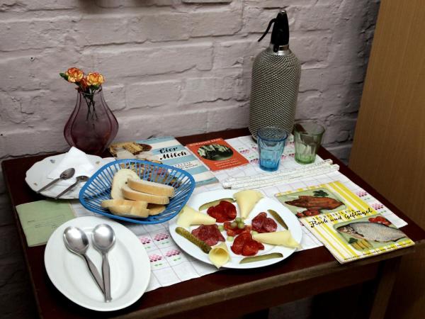 10-Z Bunker : photo 9 de la chambre chambre double ou lits jumeaux avec salle de bains commune