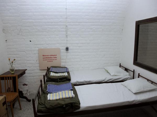 10-Z Bunker : photo 2 de la chambre chambre double ou lits jumeaux avec salle de bains commune