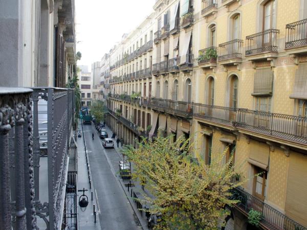 Hostal La Terrassa : photo 8 de la chambre chambre double basique avec balcon