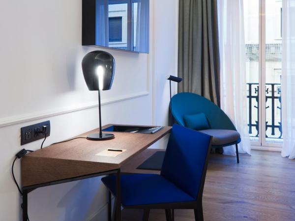 One Shot Palacio Reina Victoria 04 : photo 8 de la chambre chambre double ou lits jumeaux avec balcon