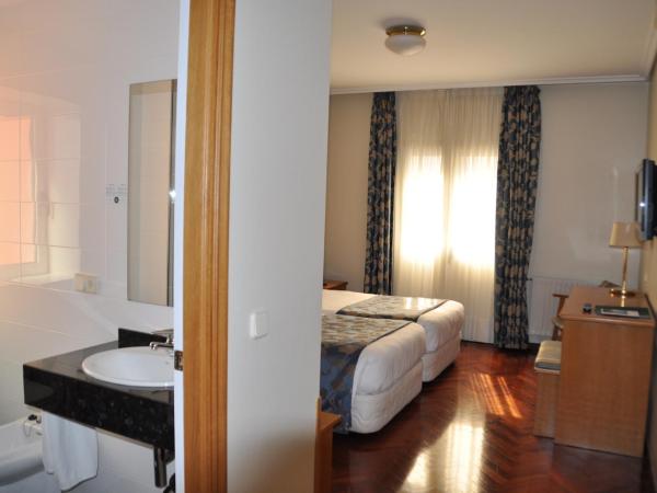 Hotel Crunia I A Coruña : photo 7 de la chambre chambre double ou lits jumeaux
