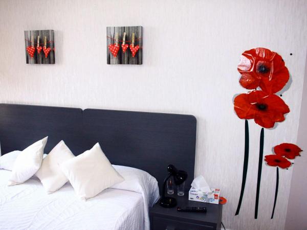 Pensión Tu Hogar : photo 10 de la chambre chambre simple - vue sur mer - salle de bains commune