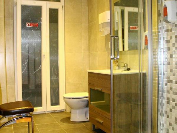 Pensión Tu Hogar : photo 9 de la chambre chambre simple - vue sur mer - salle de bains commune