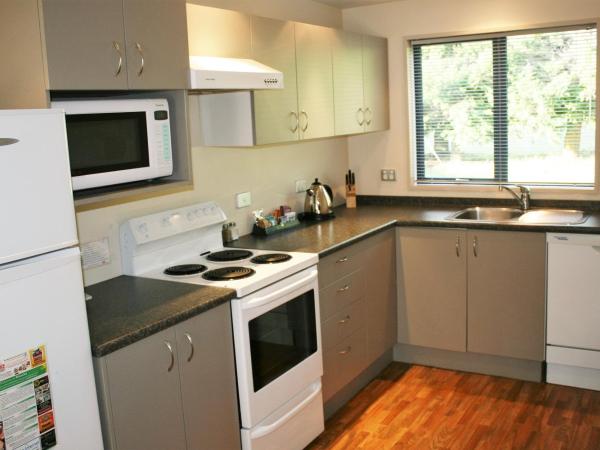 Fairway Motel & Apartments : photo 1 de la chambre appartement 2 chambres supérieur avec 2 salles de bains