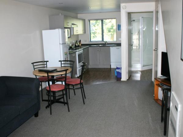 Fairway Motel & Apartments : photo 5 de la chambre appartement 2 chambres supérieur avec 2 salles de bains