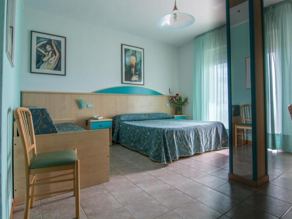 Hotel Solemare - Frontemare - 3 Stelle Superior : photo 3 de la chambre chambre triple avec terrasse - vue sur mer