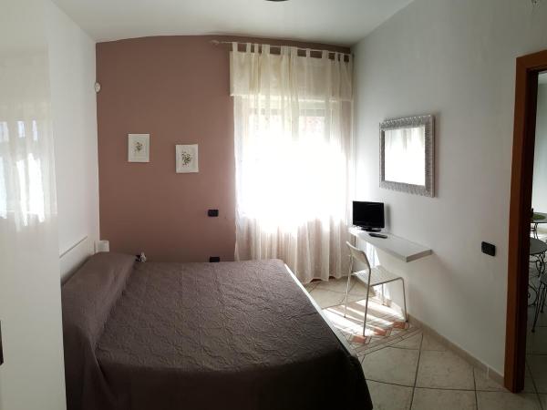 B&B Aminei Metrò : photo 3 de la chambre chambre double deluxe avec douche