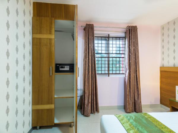 Treebo Akshaya Lalbagh Inn : photo 5 de la chambre [sanitized] deluxe double room