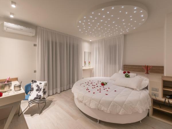 Hesperia Hotel & Residence : photo 3 de la chambre chambre lit queen-size - vue sur mer