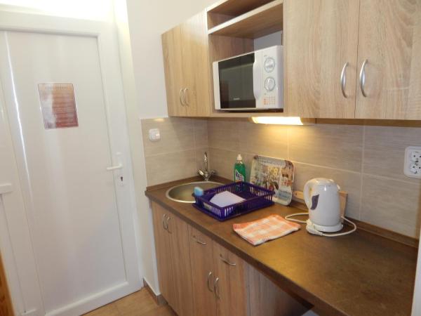 Ágnes Vendégház : photo 5 de la chambre chambre triple avec salle de bains privative