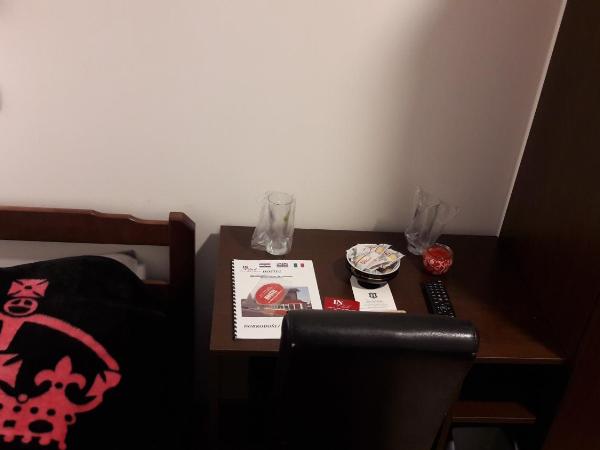 Hostel IN Club : photo 1 de la chambre chambre simple avec salle de bains commune