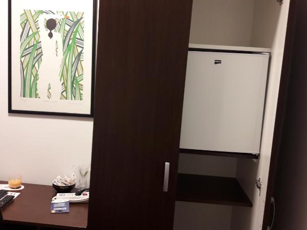 Hostel IN Club : photo 2 de la chambre chambre simple avec salle de bains commune