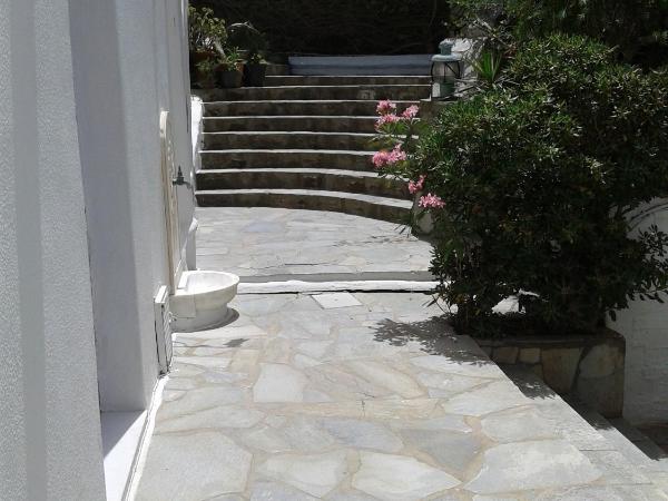 Studios & Suites Rania : photo 1 de la chambre chambre simple Économique - vue sur jardin