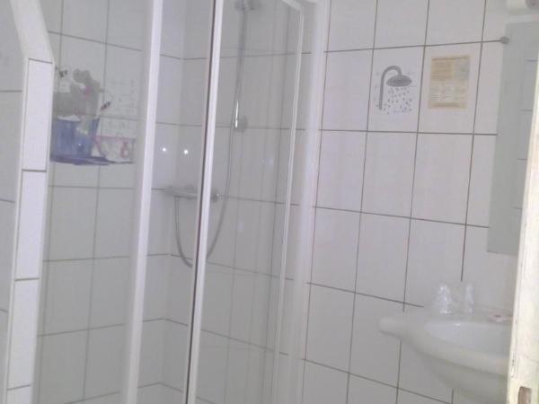 Hotel De La Bastide : photo 4 de la chambre chambre triple