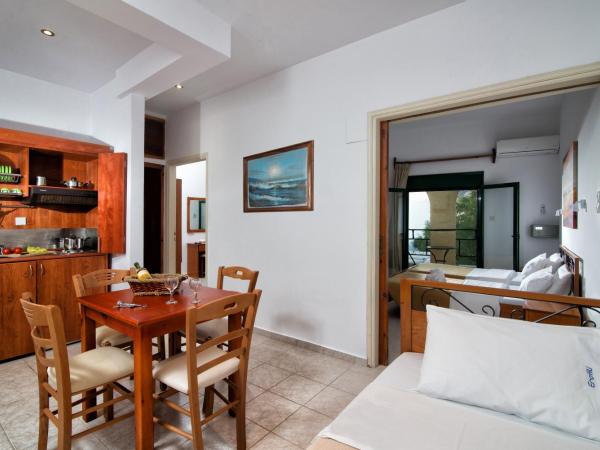 Erofili Apartments : photo 1 de la chambre appartement 2 chambres avec douche d'hydromassage