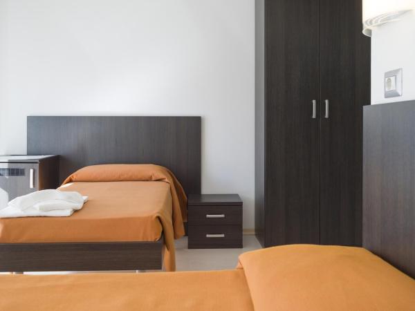 Hotel Sharing : photo 6 de la chambre chambre triple