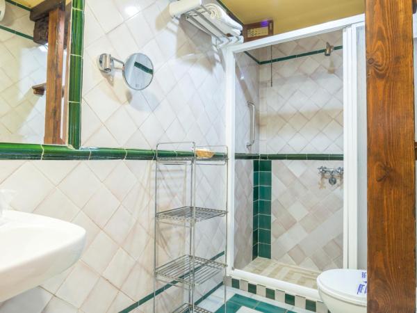 Hotel América : photo 3 de la chambre chambre familiale (2 adultes et 2 enfants)