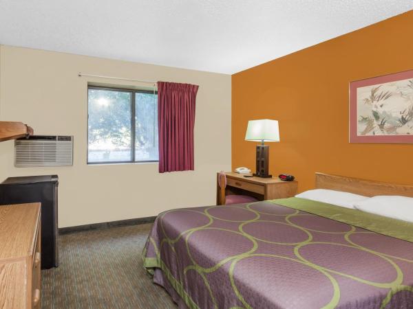 Super 8 by Wyndham Charlotte/Amusement Park Area : photo 1 de la chambre chambre lit king-size - non-fumeurs