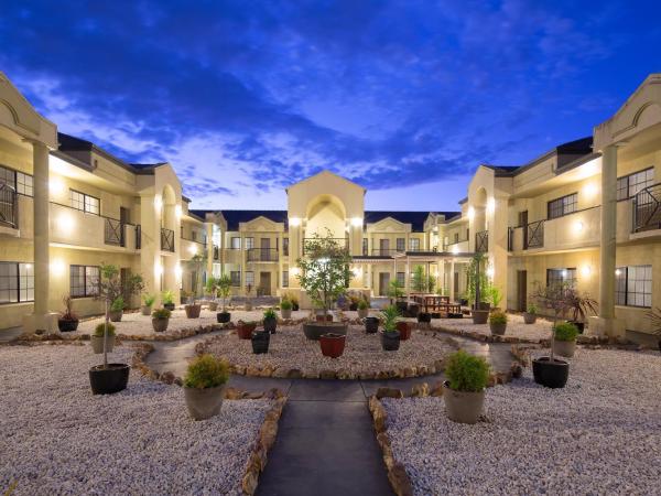 Canberra Parklands Central Apartment Hotel Official : photo 2 de la chambre suite lit queen-size