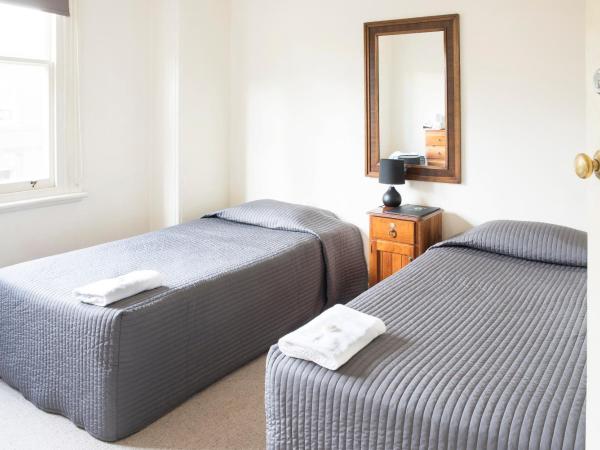 Mercantile Hotel : photo 5 de la chambre chambre double avec salle de bains commune