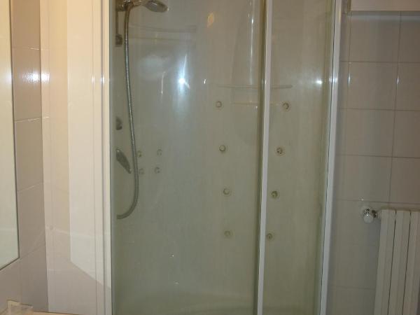 IL CASTELLO HOSTEL BOUTIQUE : photo 5 de la chambre chambre double avec salle de bains commune