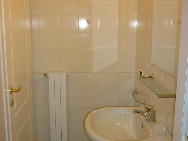 IL CASTELLO HOSTEL BOUTIQUE : photo 6 de la chambre chambre double avec salle de bains commune