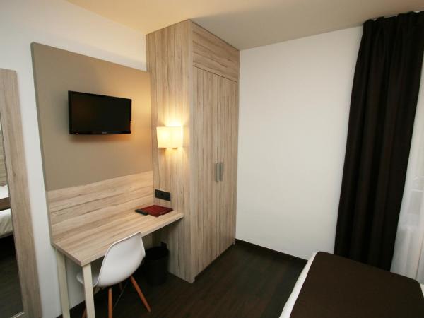 Hotel Pyrénées : photo 2 de la chambre chambre double ou lits jumeaux