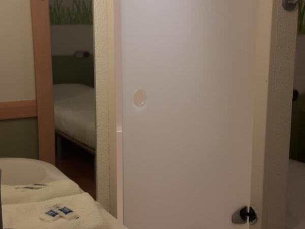 ibis budget Orly Rungis : photo 5 de la chambre chambre double avec lit superpos