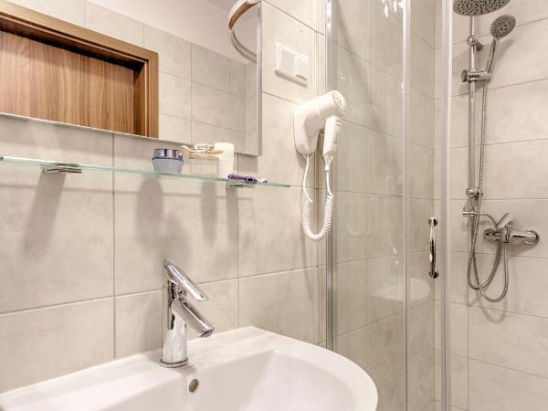 Zulian Aparthotel by Artery Hotels : photo 9 de la chambre chambre double ou lits jumeaux - vue sur ville