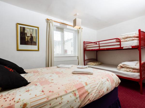 UK Travel & Hospitality LTD TA Canberra Hotel : photo 1 de la chambre chambre familiale