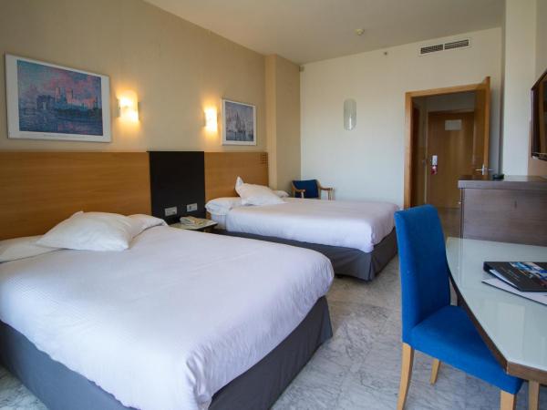 Hotel Madeira Centro : photo 2 de la chambre chambre lits jumeaux avec terrasse (2 adultes + 1 enfant)